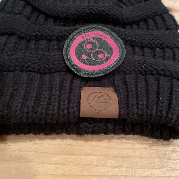 Betsey Johnson Black Pink patch cableknit beanie OS fits most - Picture 5 of 5
